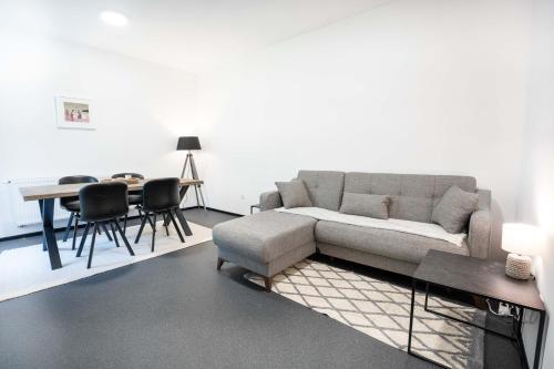 Flexible SelfCheckIns Zagreb 279 & 280 - One Bedroom Apartments - City Centre Area - Keybox Entry