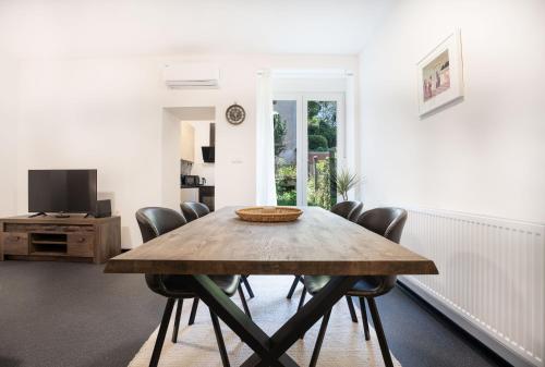 Flexible SelfCheckIns Zagreb 279 & 280 - One Bedroom Apartments - City Centre Area - Keybox Entry