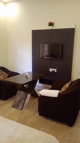 a living room with a coffee table and a couch at NAVARATHNA International resort in Sollebail