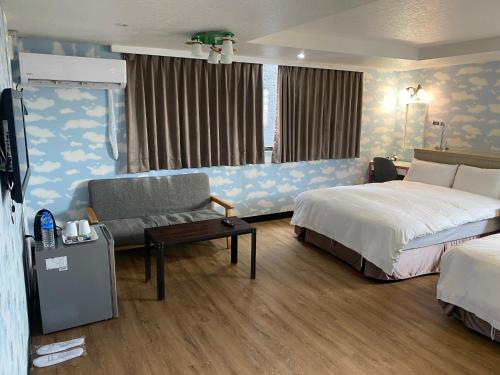 Postel nebo postele na pokoji v ubytování Jin Tsai Shen Hotel