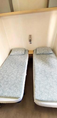 two beds sitting in a small room at Camping Prima in Týn nad Vltavou