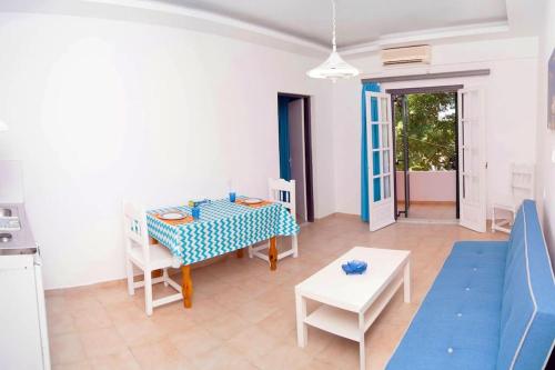 Χώρος καθιστικού στο Sea View Apartment in Dassia - Emily