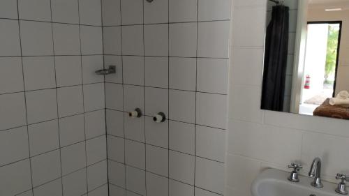 Un baño de Tully Motel
