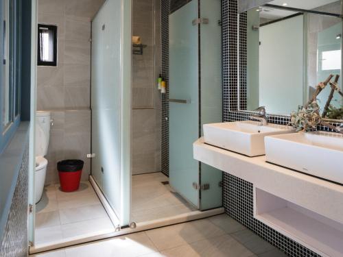 Un baño de 琉球茶室 現代館