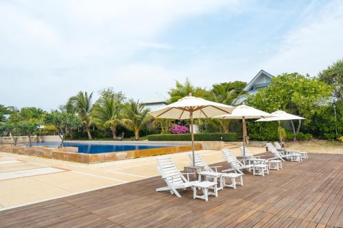 สระว่ายน้ำที่อยู่ใกล้ ๆ หรือใน Sirarun Resort