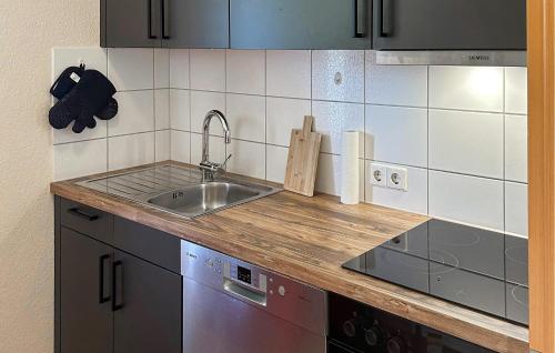 Η κουζίνα ή μικρή κουζίνα στο Beautiful Home In Haren With Kitchen