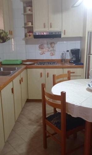 Dapur atau dapur kecil di Apartamento - Flamingo Suites