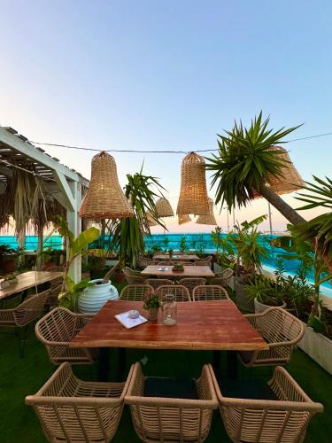 Bazén v ubytování Hotel Parthenon Rodos city nebo v jeho okolí