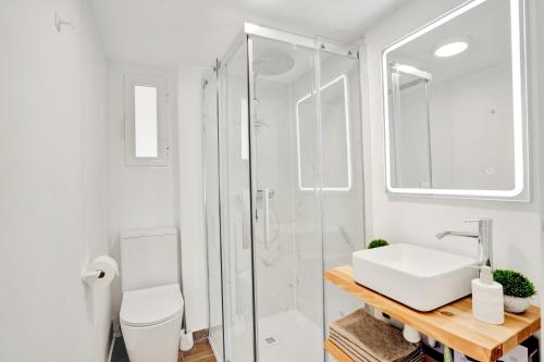 Ένα μπάνιο στο Seaview Apartment Beachlove Les Deveses Denia