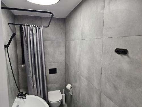 Bilik mandi di Apartamenty Luna A-B