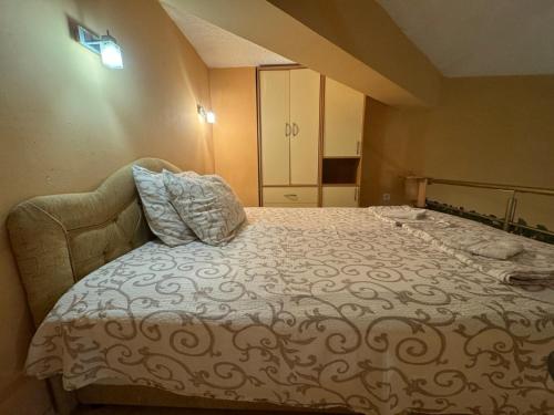Llit o llits en una habitació de Budva Center Studio