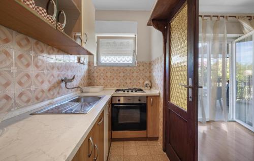 2 Bedroom Nice Apartment In Sibenik