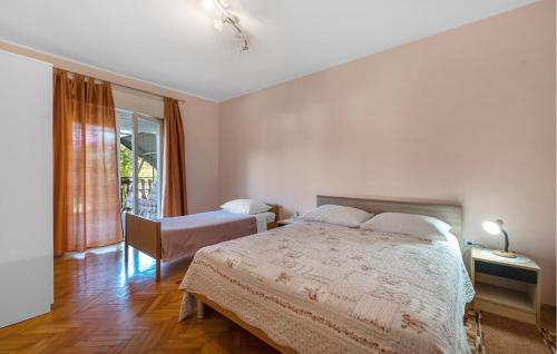 2 Bedroom Nice Apartment In Sibenik
