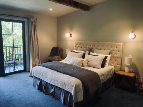 a bedroom with a large bed and a window at Moonlight Escape Lodge in Queenstown