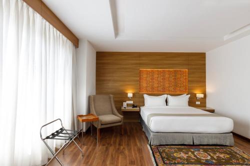 Postel nebo postele na pokoji v ubytování Hotel Ambassador by ACE Hotels