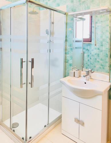 a bathroom with a shower and a sink at Casa Rea in Francavilla al Mare