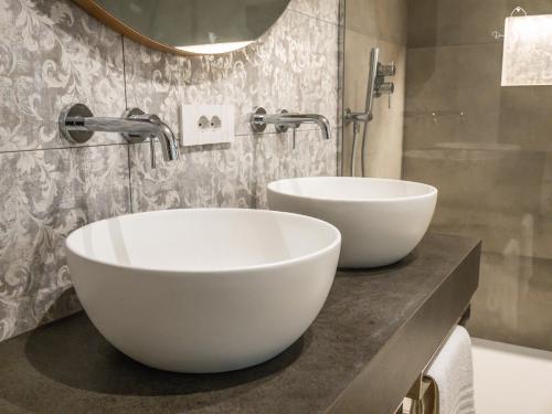 a bathroom with two white sinks on a counter at Dimora Fioravante in Vasto