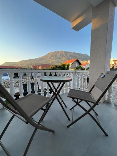 a table and chairs on a balcony with a view at Casa Calma in Bar