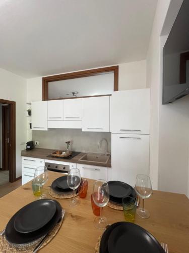 Η κουζίνα ή μικρή κουζίνα στο Zoe Holiday Home