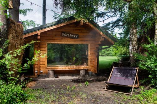a log cabin with a sign that reads port park at Ptasi Dom — Saunowisko w Kępie in Świeszyno