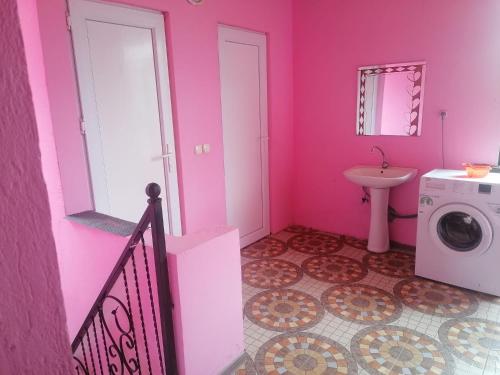 Koupelna v ubytování Guest House GIA - Bagrationi St # 42