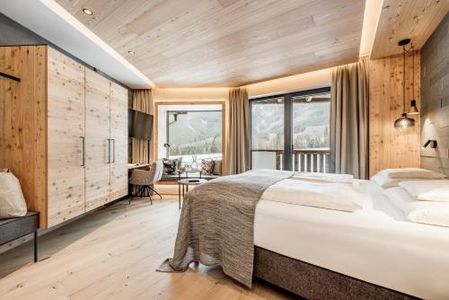 Postel nebo postele na pokoji v ubytování Holzleiten - Bio Wellness Hotel