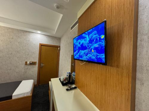 a room with a flat screen tv on a wall at E5 PARK OTEL in Esenyurt