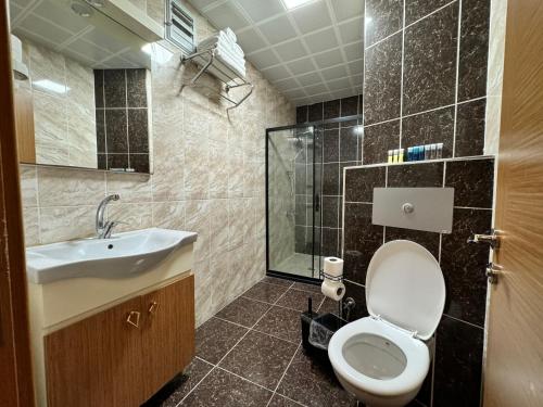 a bathroom with a toilet and a sink at E5 PARK OTEL in Esenyurt