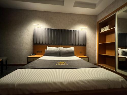 a bedroom with a large bed in a room at E5 PARK OTEL in Esenyurt