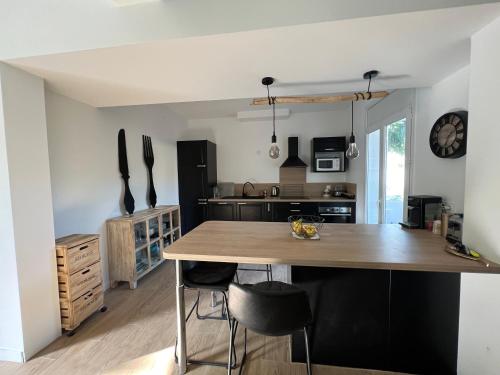 a kitchen with a wooden table in a room at Maison 8 pers à 900 m de la mer au calme in Vaux-sur-Mer