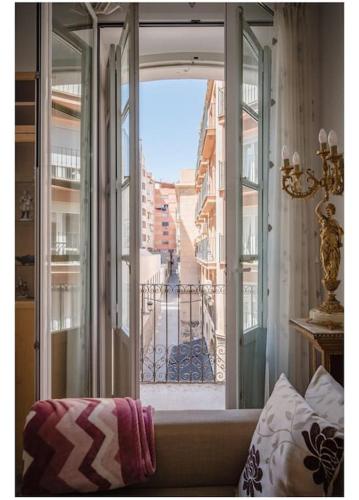 Charming Flat at Historic Centre & short walk to Beach