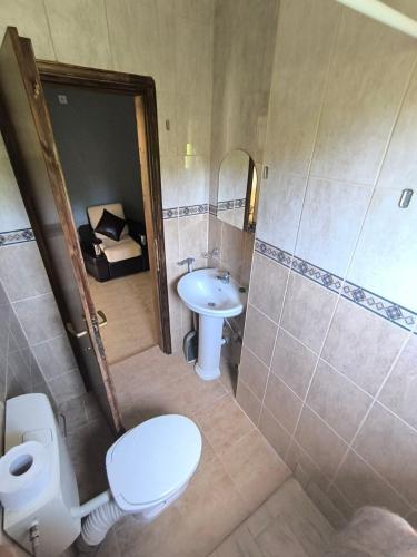 Un baño de Violit Apartments&Restaurant