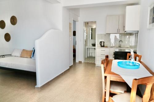 a kitchen and living room with a table and chairs at Dimora Miranda in Agios Prokopios