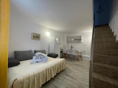 a bedroom with a bed and a table with chairs at LaNoi 26 in Mangalia
