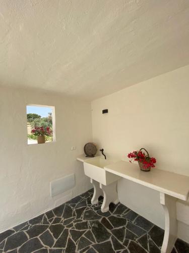 a white room with a table and a window at Country House in Torre San Giovanni Ugento