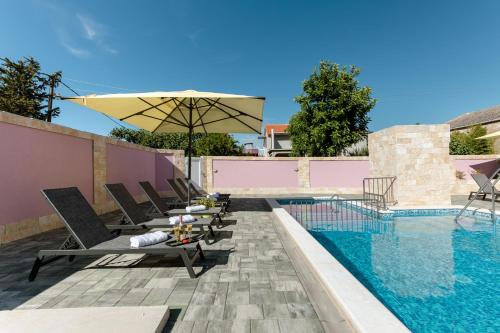 Πισίνα στο ή κοντά στο Apartman Laura 2