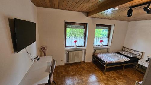 Una cama o camas en una habitación de Föhren Apartment