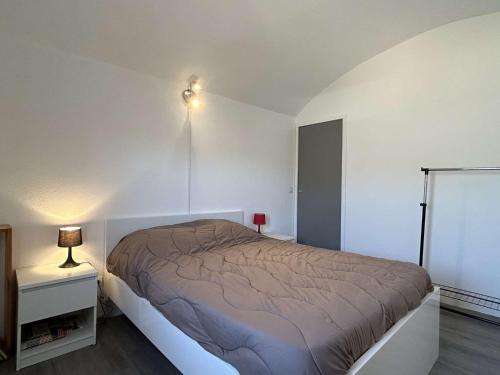 Posteľ alebo postele v izbe v ubytovaní Maison T2 mezzanine rénovée - 6 pers, Gruissan Mateille, Terr. ensoleillée, piscine, parking privé - FR-1-229-836