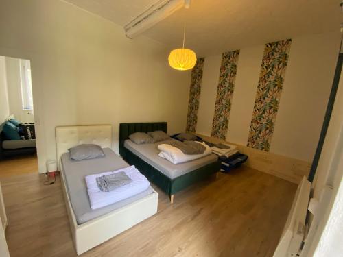 a room with two beds in a room with at T2 proche de la gare et du centre-ville nouveau proprio in Besançon