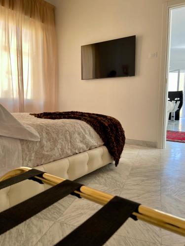 Μια τηλεόραση ή/και κέντρο ψυχαγωγίας στο Andrews Luxury Apartment