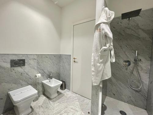 Ένα μπάνιο στο Andrews Luxury Apartment