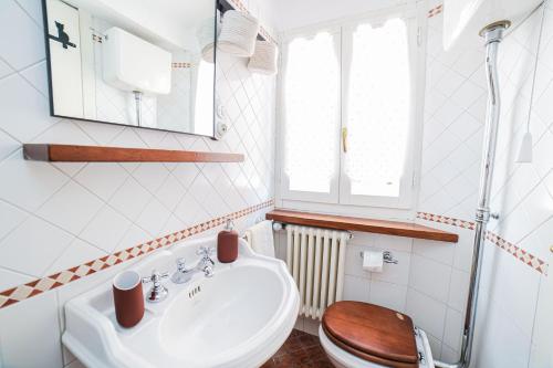 Koupelna v ubytování Antico Loft di Famiglia in Centro Agliè