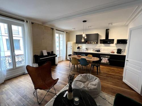Design flat for 4 people Paris 18 close to Montmartre