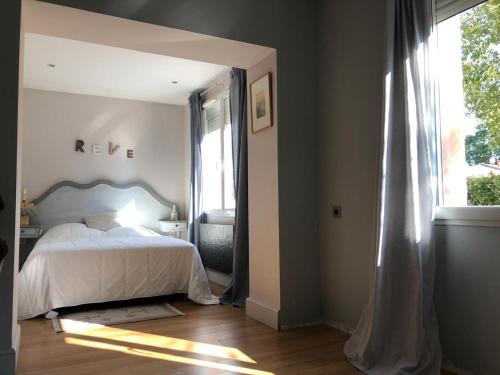 Photo de la galerie de l'établissement Maison familiale avec piscine proche du bassin à pied, à Andernos-les-Bains