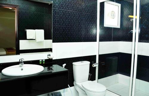 Koupelna v ubytování Aryana Hotel