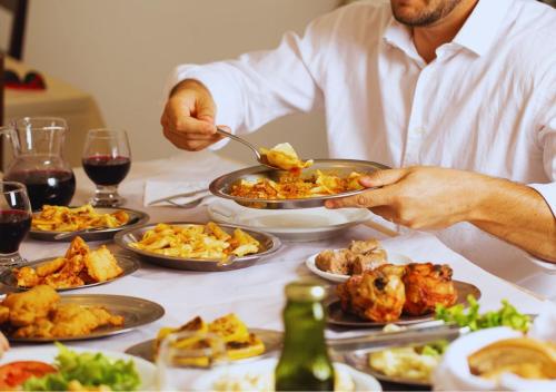 ホテルの敷地内または近くでの食事または食べ物