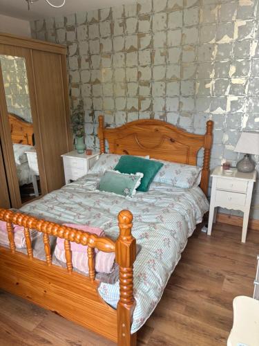 Postel nebo postele na pokoji v ubytování Teach Elle Cottage F94V2W2