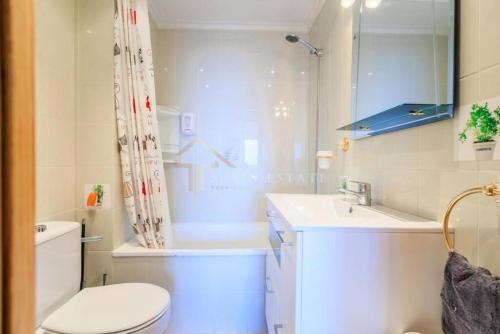 2 BR Beautiful apartment 300m from beach with pool!