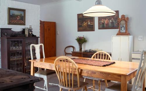 Una cocina o cocineta en Lavendale on Laing