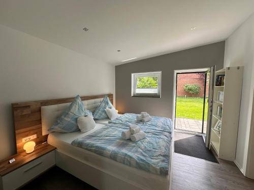 a bedroom with a bed with two teddy bears on it at Auszeit Apartment Düsseldorf in Düsseldorf